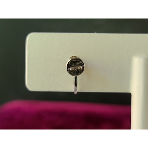 Vintage Weisner Floral Screwback Earrings - Picture 5 of 10